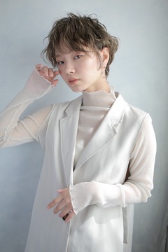 【JR吹田駅】≪最短2年でスタイリストデビューが目指せる≫≪営業時間内レッスン可能≫≪インナーカラー、ハイライトカラーが人気≫≪客単価1万円≫≪客層30代がメイン≫ブリーチ技術抜群！ショートヘアのオーダーも多くカット技術もしっかりと学ぶことができます！「FLANER（フラネ）」からアシスタント（美容師）の求人☆★