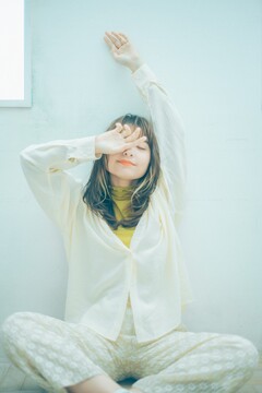 【野田阪神】≪月給22万から≫≪完全週休2日制≫≪社会保険完備≫≪平均19時頃に退店可能≫毎週木曜日は17時～19時まで2時間のレッスン時間がしっかりと確保されていて、マンツーマンで自分のペースでステップUPできる環境が魅力！！撮影、エステ、着付、メイクも学べる「aria（アーリア）からアシスタント（美容師）の求人★☆