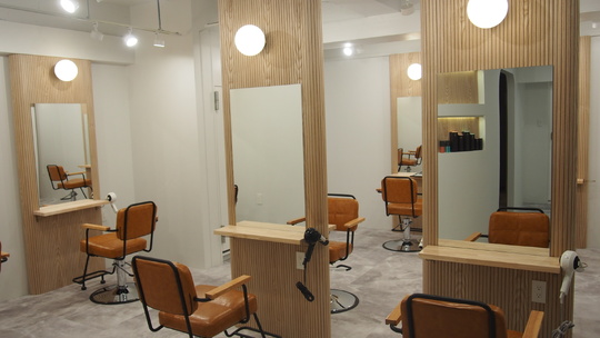 【立川駅】≪寮あり・産休育休実績あり・社会保険完備≫希望者で勉強会も多数実施、スキルアップを目指す方にオススメ！エステメニューも取り扱うトータルビューティーサロン「HairSalon Shian 立川店（ヘアーサロンシアンタチカワテン）」からスタイリスト（美容師）の求人☆★