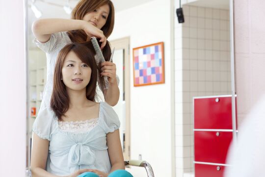 【羽犬塚】いつでも近くに先輩がいるので学びやすい！！多くのお客様も来店され経験を積んだ状態でスタイリストデビュー可能！！リーズナブルな料金で多くのお客様がご来店、サロンワーク中心でお客様と関わる地域密着型ヘアサロン「hair shop arte（ヘアーショップアルテ）」からアシスタント（美容師）の求人☆★