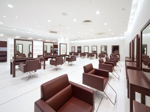 【千葉駅】＜完全週休2日制＞＜社会保険完備＞＜入客チャンス◎＞抜群の待遇のTAYAグループ☆集客にもかなり力を入れているので30万円以上の高収入も可能です！プライベートも充実させて長く働ける会社！TAYA 千葉そごう店（タヤチバソゴウテン）からスタイリスト（美容師）の求人☆★