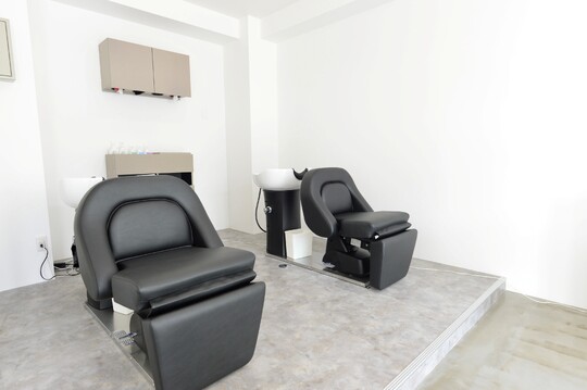 【与儀】≪完全週休2日制≫≪社会保険完備≫≪交通費支給あり≫ダブルカラーが人気メニュー！入客チャンスあり！マンツーマン接客もOK！あなたの希望に合わせて勤務スタイルが選べます！「place awase（プレイスアワセ）」からスタイリスト（美容師）の求人☆★☆