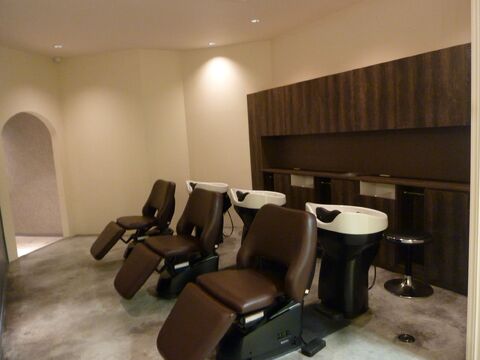 【亀岡】◇◆社会保険完備◆退職金制度あり◆住宅手当あり◆◇新商品や新メニューをドンドン取り入れ、最新のトレンドを発信！まつげエクステや着付けも学べます。幅広い分野で活躍できる美容師になりたいならココ♪Spin hair 亀岡店（スピン ヘアー カメオカテン）からアシスタント（美容師）の求人☆★☆