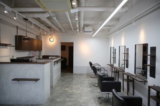 【放出】≪最短2年でデビュー可能≫≪営業時間内レッスン可能≫全国で数人しかいない髪の病院認定サロン！住宅手当や家族手当もあり働きやすい環境！セミナー費用の負担もあるのでスキルを磨きたい方にはありがたいですね！「Remix hair（リミックスヘア）」からアシスタント（美容師）の求人☆★