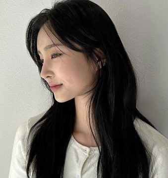 【梅田】韓国系くびれヘアと髪質改善が人気のトレンドサロン！！≪営業中レッスンもOKで1～1年半でデビュー可能≫≪完全週休2日制≫≪お客様の90％以上が20代≫オーナー含め同世代スタッフさんで人間関係抜群！「Core 梅田茶屋町店（コアウメダチャヤマチテン）」からアシスタント（美容師）の求人☆★☆