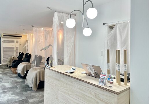 【梅田】≪月給26万円≫≪掛け持ちなし≫≪社保完備≫≪年々お給料UP≫清潔感のあるおしゃれで上品な店内「EYESIS 茶屋町店（アイシスチャヤマチテン）」からアイリスト（アイデザイナー・まつ毛エクステ）の求人☆☆