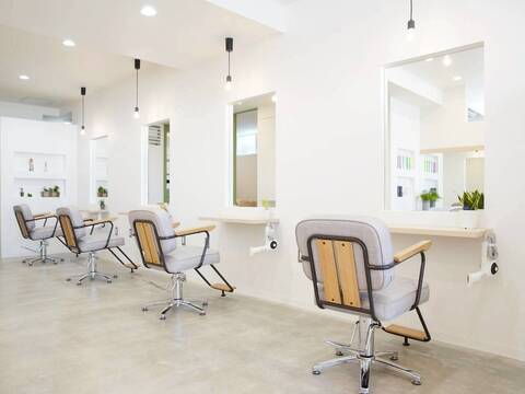 【若葉】≪安定したお給料！≫≪休日選択制＆週休3日制導入サロン≫≪社会保険完備≫素敵な仲間と環境であなたらしく働きませんか？「geen 鶴ヶ島店（ジーンツルガシマテン）」からスタイリスト（美容師）の求人☆★