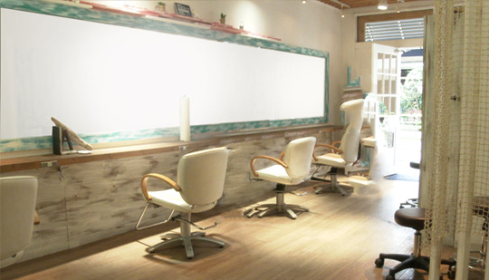 【月島】■休日数の相談可能・月に1,2回、土日休みOK・有給休暇あり・実働8時間のシフト制・20時までに退勤可能・社会保険完備■入社1年で指名100万円可能！入客量が多く、しっかり稼げる「Kai by BalcoNY 月島2号店（カイバイバルコニーツキシマニゴウテン）」からスタイリスト（美容師）の求人☆★