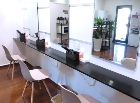 【宇土ピア】≪社会保険完備・駐車場完備≫幅広いお客様から人気のカラー専門店！リーズナブルな価格でオーガニックカラーを提供している「タビアカラー宇土店（タビアカラー ウトテン）」からカラーリスト（美容師）の求人☆☆