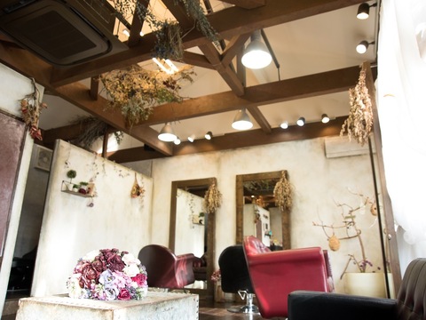 【東垂水】≪レッスンは営業中！≫≪社会保険完備≫≪有給休暇・年末年始休暇あり≫≪パートは週2日～OK≫正社員・パートアルバイトから働き方を選べる！融通が利くのでお子さんがいらっしゃる方でも働きやすさ抜群！営業中レッスンなので、残業なく早く帰れる！「hairsalon kamiya（ヘアーサロンカミヤ） 」からアシスタントの求人☆★