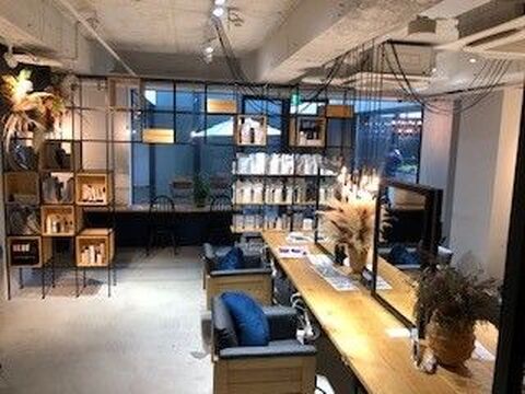 【新栄町】≪月給19〜22万円≫着実に美容師として成長できる環境！一人一人に合わせて様々な相談にのってくれます。アットホームな環境でスタッフ同士の関係も近く楽しく働きながら技術も学べますよ！“DIGNIF（ディグニフ）”からアシスタント（美容師）の求人☆★