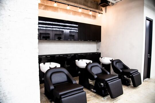 【武庫之荘】≪正社員は月給24万円〜！≫≪土日祝休みOK≫≪19時頃に退勤可能≫≪パートは週1日〜OK≫≪副業OK！≫しっかり稼げるのに休みが充実しているので仕事とプライベートが両立できる！「LANDS（ランズ）」からスタイリスト（美容師）の求人☆★