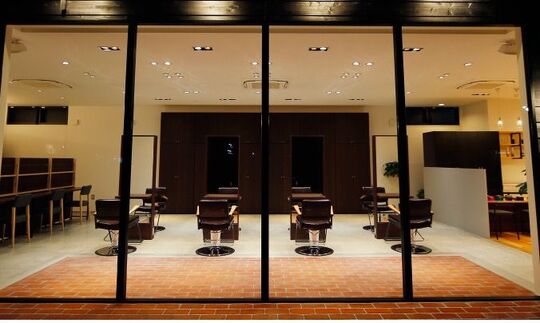 【志戸部】≪社会保険完備≫≪有給休暇あり≫≪日曜休みあり≫≪年間休日124日≫お客様に合わせて、スタッフさんの意見をもとにお店づくりをします！上の方とコミュニケーションがとれて安心、「Opera（オペラ）」からスタイリスト（美容師）の求人★☆