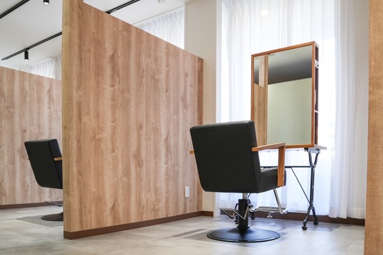 【あおば通】≪完全自由出勤制≫≪土日祝休みOK≫≪マンツーマン施術OK≫多くのお客様に人気のおしゃれサロン！働きやすい仕組み作りに注力しています！「Peg hair camp（ペグヘアキャンプ）」からスタイリスト（美容師）の求人☆★