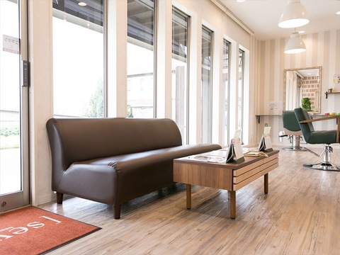 【開明】≪最短2年でデビュー可能≫≪外部講習あり≫≪休日数選択可能≫スタッフさんが長く働けるサロン作りをしています！教育にも注力しているアットホームサロン！「beauty&health seven+（ビューティーアンドヘルスセブン）」からアシスタント（美容師）の求人☆★