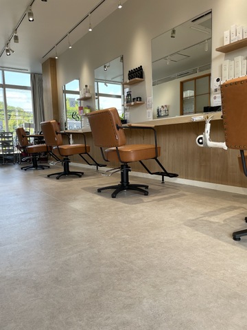 【同志社前】美容師とアイリストを兼任できるアットホームサロン≪毎週日祝休み≫≪完全週休二日制≫≪社会保険完備≫お客様、スタッフ共に居心地の良い環境を作っております！女性でも長い目働けるヘアサロン「esbyrush（エスバイラッシュ）」からアイリスト（まつげパーマ）の求人☆★