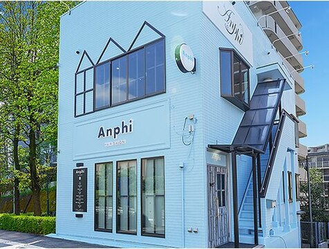 【神奈川新町】 保障給あり  独立支援制度あり 完全マンツーマン 住宅地に佇む地域に愛されるヘアサロン★完全歩合制 フリー44％／指名55％還元 により平均月収35万円以上!!!土日休みなどプライベート重視もOK★Anphi 神奈川新町（アンフィカナガワシンマチ））からスタイリスト（美容師）の求人★☆