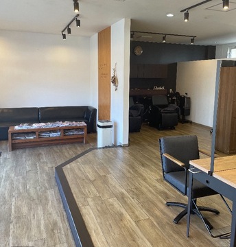 【高須南】≪月給27.5万円スタート・社会保険完備・早番遅番あり・勤務時間外のミーティングなし・サロン駐車場あり・新規客への入客チャンス多数≫無駄な残業がなくプライベートと仕事を両立できます！地域密着型で男女問わず幅広い世代のお客様に愛されるヘアサロン「glam hair design（グラムヘアデザイン）」からスタイリスト（美容師）の求人☆★