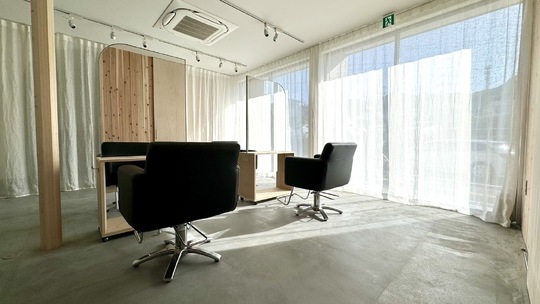 【光明池】≪完全週休2日制≫≪客単価1万円以上≫≪土日休みOK≫≪業務委託の方もカットカラーで2時間枠あり！≫カフェ併設の新しいスタイルのサロン！ショートカットやボブカットがウリ！「lit hair（リットヘアー）」からスタイリスト（美容師）の求人★☆