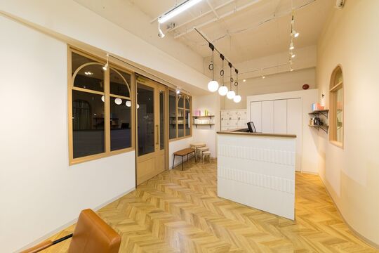 【文の里】≪定着率91％≫≪社会保険完備の日祝定休≫≪企業型iDeCoへ加入できる！≫平均月収30万円以上！営業後のレッスンも無いのでプライベートも充実！「Rema by emt（レーマバイエント）」からスタイリスト（美容師）の求人☆☆