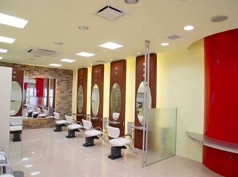 【箕面】≪18:40までに退勤≫≪スタイリスト月給25～50万円≫店舗の売上を分配するのでやりがいバッチリ！早めに帰れるので、仕事も家庭も両立できますよ。経験を活かして長く働ける「MAMAS 箕面店（ママスミノオテン）」からスタイリスト（美容師）の求人☆★☆