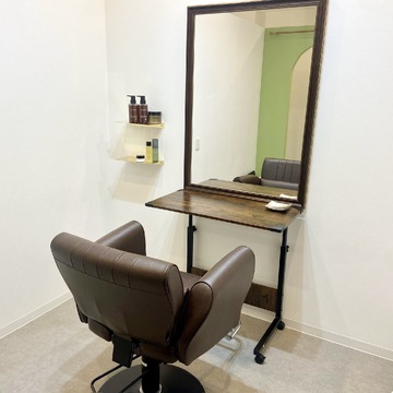 【緑橋】≪完全個室のマンツーマンサロン≫≪完全週休2日制≫≪土日休みOK≫≪社会保険完備≫≪朝礼終礼なし≫予約が入らなければ15時30分に退勤も可能！平均客単価16000円ほどの高単価髪質改善サロン！「オーガニック髪質改善 green（オーガニックカミシツカイゼングリーン）」からスタイリスト（美容師）の求人☆★