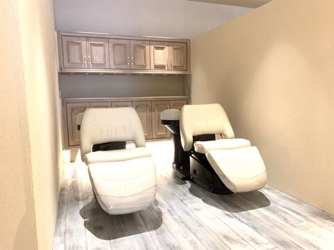 【丸太町】≪月給22万円≫≪完全週休2日制≫≪社会保険完備≫≪誕生日休暇あり≫≪9時間拘束≫平均客単価12000円程の高単価髪質改善特化サロン！頑張り次第で最短1年半でデビュー可能！営業時間内レッスンが出来るので効率的に技術を学べます！！「La’shum lindo 丸太町（ラシュームリンドマルタチョウ)」からアシスタント（美容師）の求人☆★☆