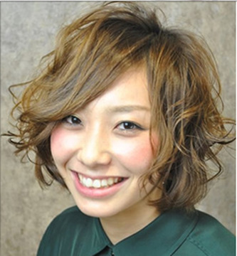 【住道】≪月8日休み・平均19:30退社≫スタッフさんが長く続けられる環境作りに努めています！元気いっぱいのスタッフさんと一緒に活躍してくれる方をお待ちしています！！「y.be 住道店 （ワイビー スミノドウテン）」からスタイリスト（美容師）の求人☆★☆