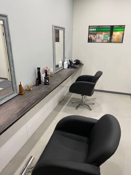 【武庫之荘】≪時給1200円以上≫≪社会保険完備≫≪自由出勤制で好きなシフトで働ける≫働きやすいアットホームサロン！入客チャンスも多く、お給料の週払いもOK！お子さんがいるママさん美容師さんへの理解もあるお店です「THE Jolly You（ザジョリーユー）」からスタイリスト（美容師）の求人★☆