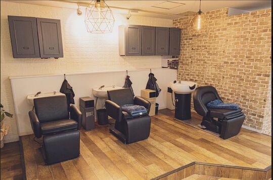 【生駒駅】≪正社員orパートアルバイトor業務委託からライフスタイルに合わせて選べる雇用形態≫スタッフ同士の仲が良く人間関係良好！！お客様一人ひとりに寄り添ったマンツーマン接客で長く通えるサロンを目指しております！！「Dear 生駒店（ディアーイコマテン）」からスタイリスト（美容師）の求人☆★