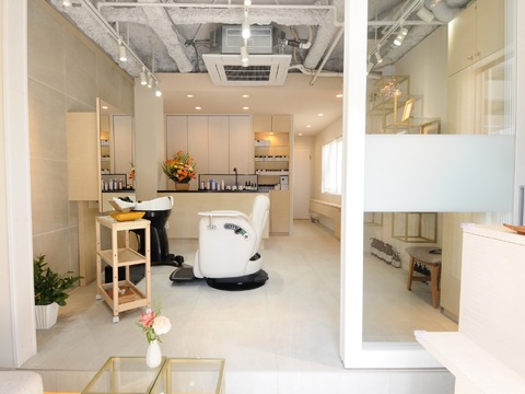 【鴫野】≪マンツーマン施術≫≪月2回迄土日休みOK≫≪スタイリストオンリーサロン≫個室でのスパメニューが人気！入客も無理なく行え客単価も1万円を超えています！「UNVEIL PRIVATE SALON（アンベイルプライベートサロン）」からスタイリスト（美容師）の求人☆★