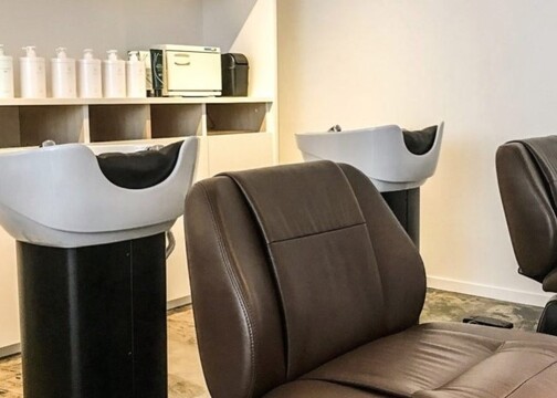 【維新公園】≪完全週休2日制・社会保険完備・選べる働き方・平均退勤時間19時頃≫安心して長く勤務できる環境で子育て中のママさんも活躍中！！心地の良い空間が定評のヘアサロン「haconeco（ハコネコ）」からスタイリスト（美容師）の求人☆★