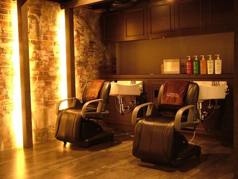 【新松戸】◆住宅手当あり・休日数の選択可能・有給休暇あり・社会保険完備◆入客量が多く、売り上げもしっかり歩合として還元します！自分に合った働き方を叶えてくれる会社です「GOOD NEIGHBORS 新松戸店（グッドネイバーズシンマツド）」からスタイリスト（美容師）の求人★☆