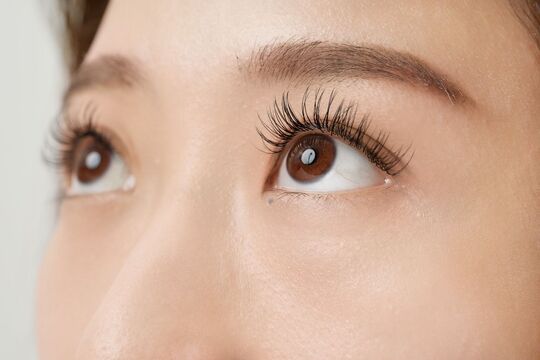 【佐賀駅】≪アイブロウ専門店≫≪フリー売上40％／指名50％還元≫≪独立支援あり≫平均のお給料は20〜50万円以上と頑張り次第で沢山稼げる環境！働く時間は自由！バリバリ働きたい女性を全力サポート！「WHITE EYE 佐賀店（ホワイトアイサガテン）」からアイブロウリストの求人☆☆