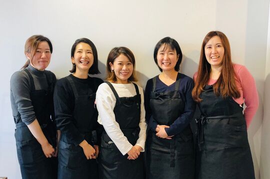 【西鉄香椎】≪社会保険完備≫≪完全週休2日制≫≪実働8時間≫美容室とは思えない好条件！女性スタッフが長く働ける環境を目指します！女性のためのトータルビューティーサロン「ACRO HAIR&NAIL（アクロヘアーアンドネイル）」からアシスタント（美容師）の求人☆☆