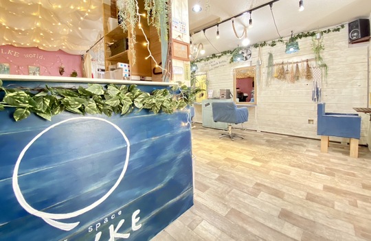 【武庫之荘】≪社会保険完備≫≪業務委託も選択可能≫マンツーマンの接客で多くのお客様から支持を受ける人気サロン 休日が年間120日と多く、実働8時間でプライベートも充実できるお店です！働きやすさを追求した「hair space TAL’KE 武庫之荘店（ヘアースペーストークムコノソウテン）」からスタイリスト（美容師）の求人★☆