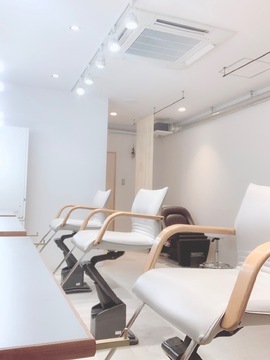 【庄内】≪社会保険完備≫≪ママさんの応募歓迎≫新規やフリーの方は優先的に入客していただきます！ママさんでも活躍していただける環境です！トータルビューティーサロン「color world canna hair maison （カラーワールドカンナヘアメゾン）」からスタイリスト（美容師）の求人★☆