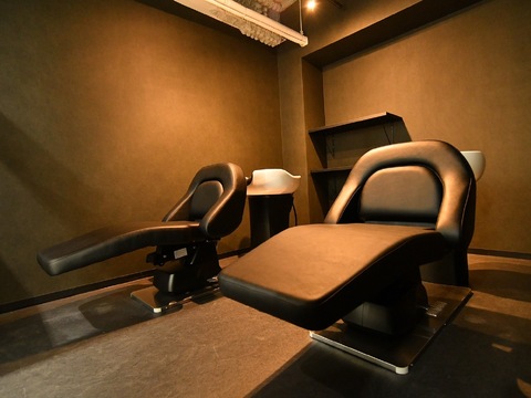 【阪神西宮】全国展開するフリーランスサロン！グラデーションやブリーチなどデザインカラーが大人気！≪月25万円保障あり≫≪フリー50％／指名50％還元≫≪単価8000円≫により月収50万円以上も可能！「_WHITE By luce 西宮店（アンダーバーホワイトバイルーチェニシノミヤテン）」からスタイリスト（美容師）の求人☆★☆