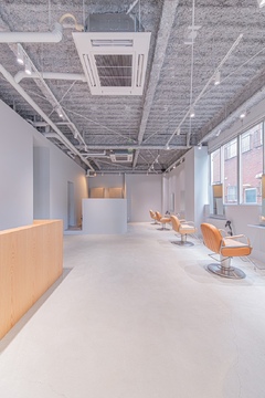 【円町】≪月8,9日休み≫≪営業時間内もレッスン≫一人一人に合わせたカリキュラムでレッスンを進めていけるサロン！オーナーさんからマンツーマンで技術を学べる！少人数制の地域密着型サロン！「iTo（イト）」からアシスタント（美容師）の求人★☆