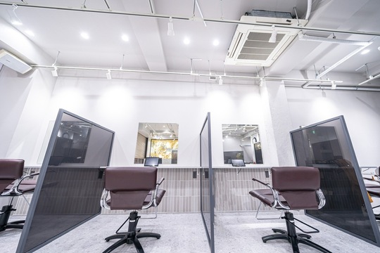 【心斎橋】≪保障給35万円≫≪完全マンツーマン≫≪単価1万円以上≫≪フリー40％／指名50％以上還元≫髪質改善をメインにデザインカラーも大人気のヘアサロン！「Blue（ブルー）」からスタイリスト（美容師）の求人☆★