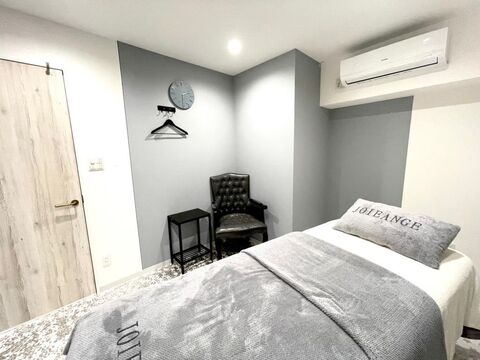 【京橋】≪社会保険完備≫≪月12日休みもOK≫≪土日休みも取得可能≫月給22万円〜に加えて、頑張った分はしっかり歩合で還元！自分のライフスタイルに合わせて働ける環境です！「メンズ脱毛・フェイシャル専門店 by joie ange 京橋メンズ脱毛・フェイシャル専門店 by joie ange 京橋（メンズダツモウ・フェイシャルセンモンテンバイジョアアンジェキョウバシ）」からエステティシャン（エステ）