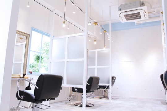 【今里】≪アイラッシュの系列店あり≫≪最短18時退勤可能≫≪社会保険完備≫2年でのスタイリストデビューを目指せるカリキュラムが整っています！お客様とじっくり関わっていけるトレンドのヘアカラーとケアにこだわった人気サロン！「care&design fulfill（ケアアンドデザインフルフィル）」からアシスタント（美容師）の求人☆★☆