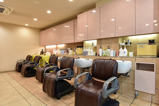 【天王町】≪賞与あり≫≪完全週休2日制≫≪社会保険完備≫≪店販手当あり≫こだわりの髪質改善メニューが人気のサロン！スキルアップしたい方や、プライベートと両立したい方にオススメのサロンです！「SUPERSESSION Axis（スーパーセッションアクシス）」からスタイリスト（美容師）の求人★☆