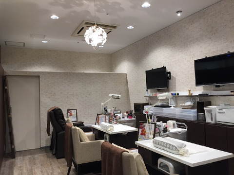 【青葉台】≪産休育休実績あり・休日数選択制・髪型ネイル自由≫整った研修制度で未経験の方でも安心！プライベートとの両立ができるサロン「Lnail 青葉台東急スクエア店（エルネイルアオバダイトウキュウスクエアテン）」からネイリスト（ネイル）の求人☆☆