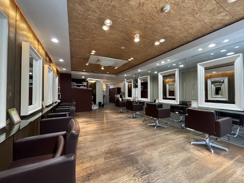 【四ツ橋】＜完全週休2日制＞＜社会保険完備＞全国に展開するヘアサロン！高月給を目指せる◎歴史と実績のある会社なので安定して美容師を続けて行くことが可能ですよ！TAYA 心斎橋店（タヤシンサイバシテン）からスタイリスト（美容師）の求人☆★