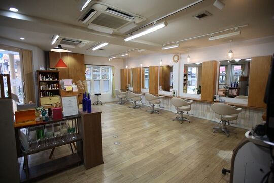 【美野島】≪社会保険完備≫お客様一人ひとりにあわせた薬剤を提供！ダメージレスに興味がある方にオススメ！！幅広い世代のお客様が来店されるヘアサロン「ロアール美容室」からスタイリスト（美容師）の求人☆★☆