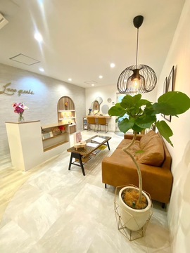 【心斎橋】≪社会保険完備≫≪土日休み可能≫≪エステ機器無料使用OK≫≪早番遅番制の実働8時間≫≪休憩1時間あり≫≪有給、年末年始休暇あり≫ナチュラルな配色を使い、落ち着いた空間のサロン！自分の美意識も高めながら働ける！福利厚生充実！「Luna grande.（ルナグランデ）」からエステティシャンの募集☆☆