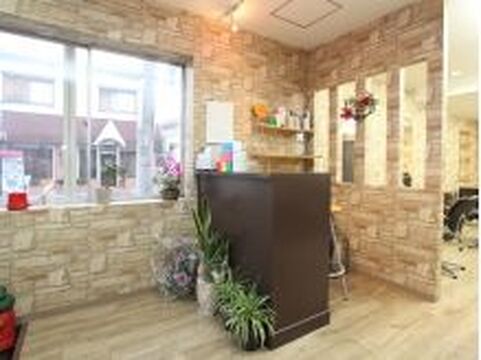 【昆陽里】≪週1日、2時間以上から勤務OK≫≪土日休みも相談可能≫パート・アルバイトさん大募集中！アットホームな雰囲気のサロンで働きやすい環境が整っています。REGO（レゴ）からスタイリスト（美容師）の求人☆★