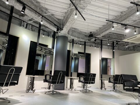 【茶屋町】≪保障給最大50万円≫≪自由出勤制≫≪顧客の価格設定OK≫落ち着いたサロン空間が広がる人気ヘアサロン！≪売上40〜60％還元＋指名料100％還元≫により高収入が可能です！！≪マンツーマン・掛け持ちを選択可能≫人気の業務委託サロン！！！「Vision 梅田店（ヴィジョンウメダテン）」からスタイリスト（美容師）の求人☆★