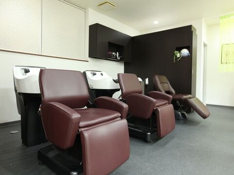 【西明石】≪未経験、通信生、新卒生OK≫≪完全週休2日≫≪講習費負担あり≫≪19時退勤≫オーナーからのマンツーマン指導！営業中レッスンもOKのため、自分のペースで取り組めますよ！さらに着付けやマツエクも習得可能！「hair dresser aRt（ヘアードレッサーアート）」からアシスタント（美容師）の求人☆★